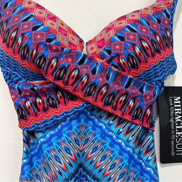 MIRACLESUIT Casablanca Criss-Cross Escape One-
Piece Swimsuit Colorful SZ 10 NWT - Picture 3 of 8
